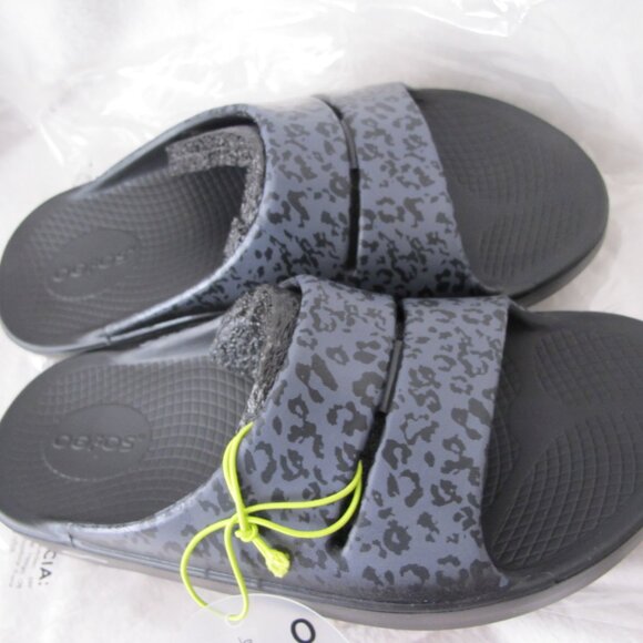 OOFOS Limited Gray Leopard Slides - Picture 4 of 9